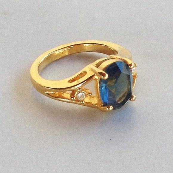 Lovely Fancy Gold & Aquamarine Color Stone - Picture 2 of 2